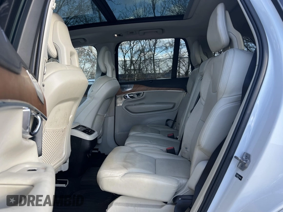2016 Volvo XC90 T6 Inscription with VIN YV4A22PL4G1083914, listed as a IAAI auction lot 42019675 with 178,477 mi miles. Bid and sale history available at carsss.com. Image 7.