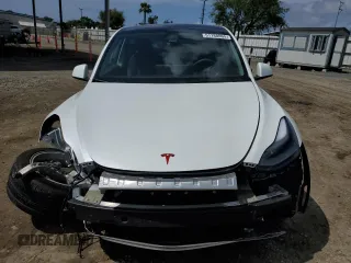 2024 Tesla Model Y z VIN 7SAYGDED4RF054565, wystawiony jako Copart lot #51188065 z przebiegiem 10 540 mil mil oraz Szkoda całkowita • Salvage title. Historia ofert i sprzedaży dostępna na DreamBid. Obrazek 5.