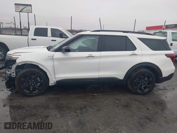 2024 Ford Explorer ST-Line with VIN 1FMSK7KH2RGA72381, listed as a IAAI auction lot 41409696 with 1,510 mi miles. Bid and sale history available at carsss.com. Image 14.
