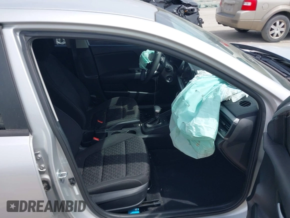 2021 Kia Rio LX with VIN 3KPA24AD1ME372886, listed as a IAAI auction lot 41876332 with 39,665 mi miles and . Bid and sale history available at DreamBid. Image 5.