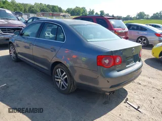 2005 Volkswagen Jetta 2.5L with VIN 3VWSF71K95M616748, listed as a IAAI auction lot 42111369 with Not provided miles and . Bid and sale history available at DreamBid. Image 3.