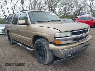 2000 Chevrolet Suburban LT with VIN 3GNFK16T6YG170955, listed as a IAAI auction lot 41918976 with 332,207 mi miles. Bid and sale history available at carsss.com. Image 12.