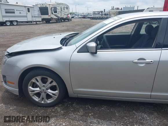2012 Ford Fusion SE z VIN 3FAHP0HA3CR421636, wystawiony jako IAAI lot #42454385 z przebiegiem 138 282 mil mil oraz . Historia ofert i sprzedaży dostępna na DreamBid. Obrazek 14.