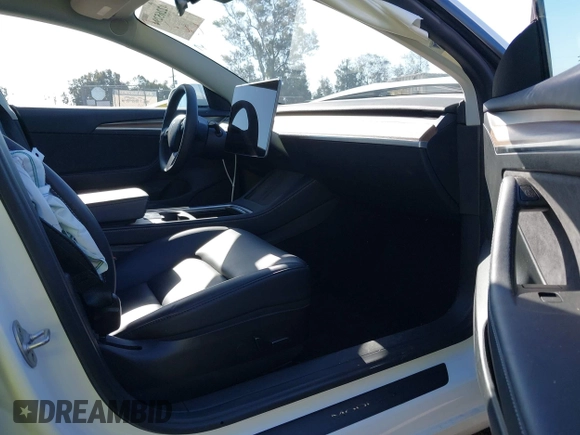 2023 Tesla Model 3 z VIN 5YJ3E1EA2PF410378, wystawiony jako IAAI lot #42265294 z przebiegiem 16 000 mil mil oraz . Historia ofert i sprzedaży dostępna na DreamBid. Obrazek 5.