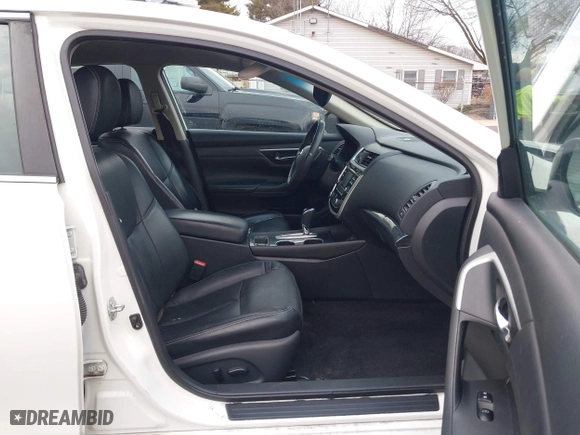 2018 Nissan Altima 2.5 SV with VIN 1N4AL3AP0JC190302, listed as a IAAI auction lot 41679072 with 84,133 mi miles. Bid and sale history available at carsss.com. Image 5.
