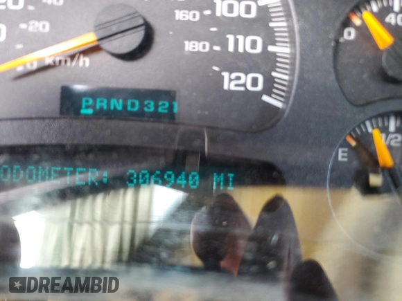 2004 Chevrolet Suburban LT with VIN 1GNEC16Z24J118695, listed as a Copart auction lot 52744505 with 306,940 mi miles and Salvage title. Bid and sale history available at DreamBid. Image 9.