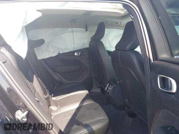 2025 Volvo XC40 Core Bright Theme with VIN YV4L12UJ0S2507803, listed as a IAAI auction lot 42551329 with 6,066 mi miles and . Bid and sale history available at DreamBid. Image 8.