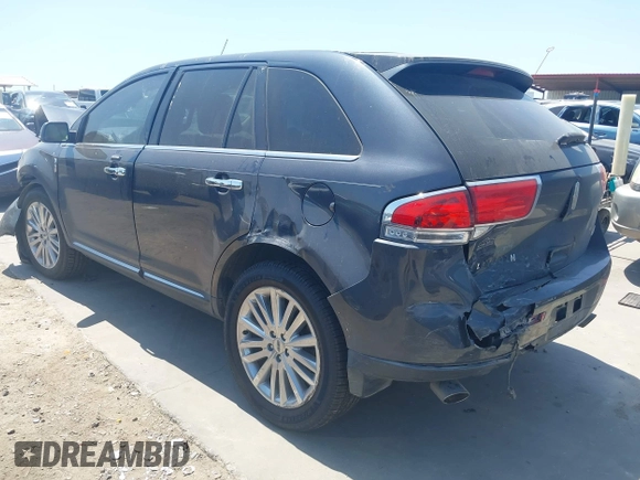 2014 Lincoln MKX with VIN 2LMDJ6JK8EBL13191, listed as a IAAI auction lot 42023811 with 212,793 mi miles. Bid and sale history available at carsss.com. Image 3.