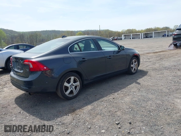 2012 Volvo S60 T5 z VIN YV1622FS4C2144565, wystawiony jako IAAI lot #42114176 z przebiegiem 143 788 mil mil oraz . Historia ofert i sprzedaży dostępna na DreamBid. Obrazek 4.