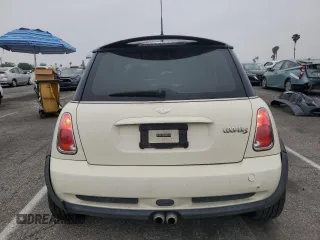 2006 MINI Hardtop S z VIN WMWRE33566TJ34940, wystawiony jako Copart lot #54348295 z przebiegiem 67 435 mil mil oraz Szkoda całkowita • Salvage title. Historia ofert i sprzedaży dostępna na DreamBid. Obrazek 6.