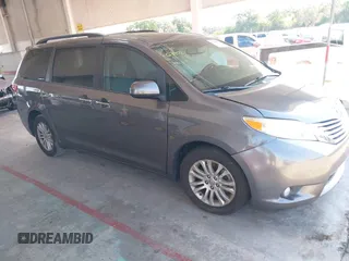2017 Toyota Sienna XLE Auto Access Seat z VIN 5TDYZ3DC0HS835216, wystawiony jako IAAI lot #42342681 z przebiegiem 128 333 mil mil oraz . Historia ofert i sprzedaży dostępna na DreamBid. Obrazek 1.