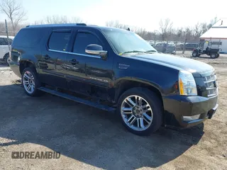 2014 Cadillac Escalade ESV Premium z VIN 1GYS4JEF7ER143539, wystawiony jako IAAI lot #41802142 z przebiegiem 174 584 mil mil oraz . Historia ofert i sprzedaży dostępna na DreamBid. Obrazek 1.