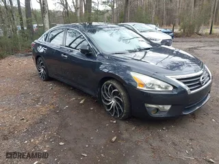 2015 Nissan Altima 2.5 SV with VIN 1N4AL3AP1FC458281, listed as a IAAI auction lot 41737703 with 180,859 mi miles. Bid and sale history available at carsss.com. Image 1.