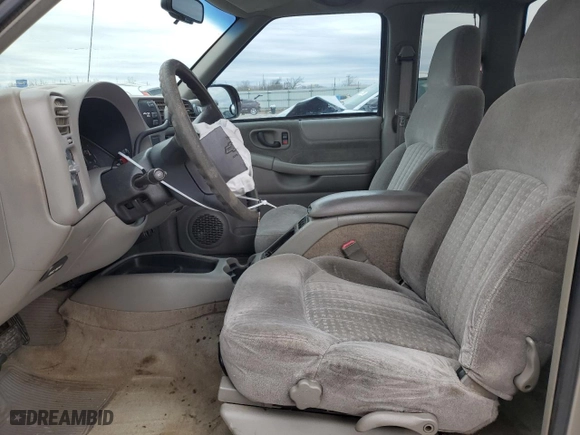 2001 Chevrolet S-10 LS with VIN 1GCDT19W218178369, listed as a Copart auction lot 44506665 with 142,152 mi miles and Salvage Title. Bid and sale history available at carsss.com. Image 7.