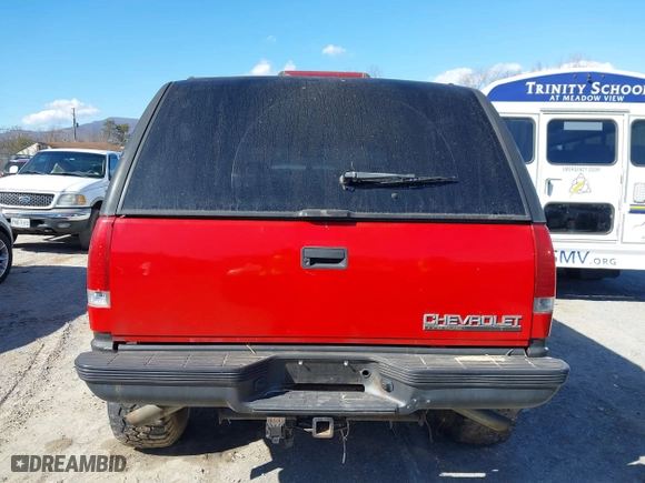 1999 Chevrolet Tahoe with VIN 3GNEK18R7XG189820, listed as a IAAI auction lot 41631906 with 212,720 mi miles. Bid and sale history available at carsss.com. Image 17.