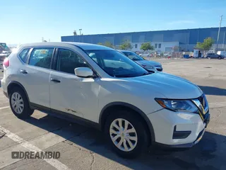 2020 Nissan Rogue SV z VIN KNMAT2MV7LP527686, wystawiony jako IAAI lot #41255029 z przebiegiem 77 249 mil mil oraz . Historia ofert i sprzedaży dostępna na DreamBid. Obrazek 1.