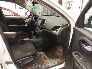 2016 Jeep Cherokee Latitude with VIN 1C4PJMCB0GW226093, listed as a IAAI auction lot 41683652 with 130,168 mi miles and . Bid and sale history available at DreamBid. Image 5.