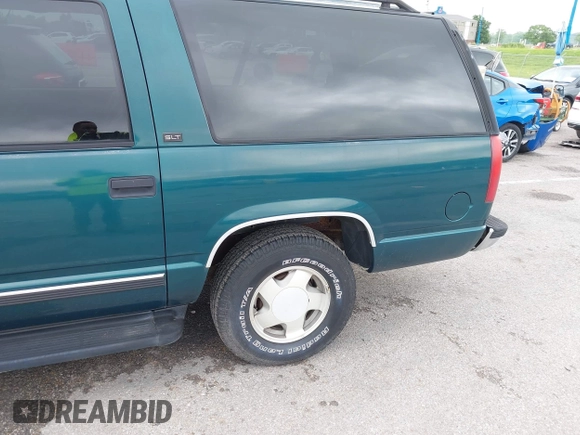 1996 GMC Suburban z VIN 1GKFK16ROTJ725925, wystawiony jako IAAI lot #42244433 z przebiegiem 123 837 mil mil oraz . Historia ofert i sprzedaży dostępna na DreamBid. Obrazek 12.