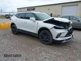 2024 Chevrolet Blazer LT z VIN 3GNKBDRS3RS182739, wystawiony jako IAAI lot #42090575 z przebiegiem 13 005 mil mil oraz . Historia ofert i sprzedaży dostępna na DreamBid. Obrazek 1.