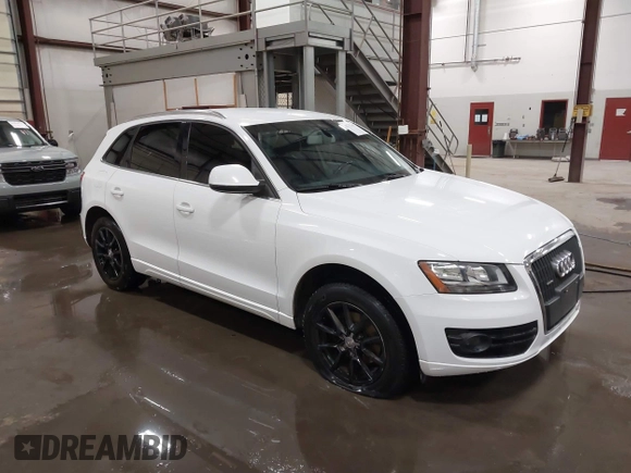 2011 Audi Q5 Premium z VIN WA1CFAFP7BA047054, wystawiony jako IAAI lot #41771362 z przebiegiem 155 066 mil mil oraz . Historia ofert i sprzedaży dostępna na DreamBid. Obrazek 1.