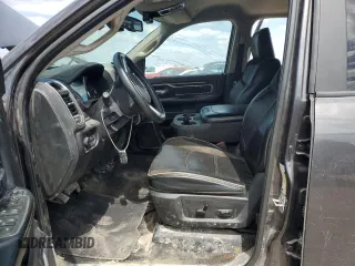 2024 Ram 2500 Laramie z VIN 3C6UR5FL6RG159952, wystawiony jako Copart lot #52771035 z przebiegiem Nie podano mil oraz Szkoda całkowita • Salvage title. Historia ofert i sprzedaży dostępna na DreamBid. Obrazek 7.