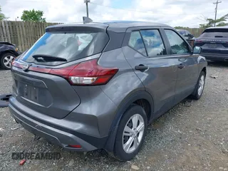 2023 Nissan Kicks S z VIN 3N1CP5BV9PL571677, wystawiony jako IAAI lot #42247459 z przebiegiem 45 799 mil mil oraz . Historia ofert i sprzedaży dostępna na DreamBid. Obrazek 4.