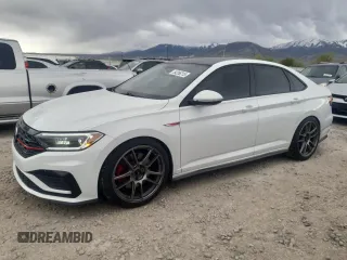 2020 Volkswagen Jetta GLI S z VIN 3VW6T7BU1LM039379, wystawiony jako Copart lot #54256215 z przebiegiem 68 141 mil mil oraz Szkoda całkowita • Salvage title. Historia ofert i sprzedaży dostępna na DreamBid. Obrazek 1.