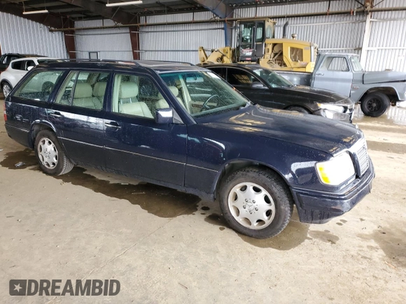 1995 Mercedes-Benz E with VIN WDBEA92E6SF318493, listed as a Copart auction lot 49295995 with 191,983 mi miles and Clean Title. Bid and sale history available at DreamBid. Image 4.
