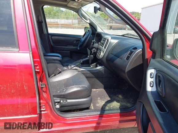 2007 Ford Escape Limited с VIN 1FMCU94167KB78689, выставлен на аукционе IAAI как лот 42715507 с пробегом 184 738 миль миль и . История ставок и продаж доступна на DreamBid. Изображение 5.