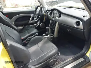 2005 MINI Hardtop with VIN WMWRC33595TJ70125, listed as a IAAI auction lot 42039711 with 178,091 mi miles and . Bid and sale history available at DreamBid. Image 5.