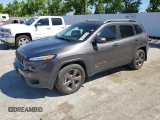 2016 Jeep Cherokee Latitude z VIN 1C4PJMCB9GW367745, wystawiony jako Copart lot #57677035 z przebiegiem 135 787 mil mil oraz Szkoda całkowita • Salvage title. Historia ofert i sprzedaży dostępna na DreamBid. Obrazek 1.