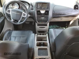 2014 Chrysler Town & Country Touring z VIN 2C4RC1BG9ER125980, wystawiony jako Copart lot #55575455 z przebiegiem 246 013 mil mil oraz Szkoda całkowita • Salvage title. Historia ofert i sprzedaży dostępna na DreamBid. Obrazek 8.