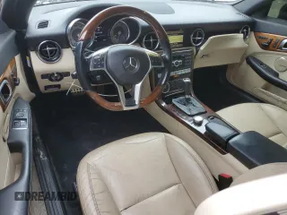 2012 Mercedes-Benz SLK 350 z VIN WDDPK5HA9CF008205, wystawiony jako Copart lot #55739275 z przebiegiem 157 538 mil mil oraz Szkody całkowita. Historia ofert i sprzedaży dostępna na DreamBid. Obrazek 8.