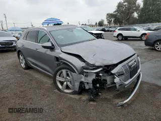 2019 Audi e-tron Premium Plus с VIN WA1LABGE7KB021954, выставлен на аукционе Copart как лот 47867025 с пробегом 74 853 миль миль и Списание • Salvage title. История ставок и продаж доступна на DreamBid. Изображение 4.