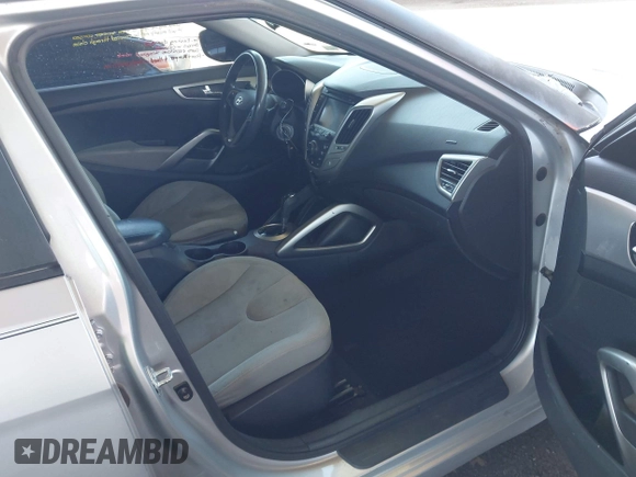 2012 Hyundai Veloster w/Black Int z VIN KMHTC6AD2CU052067, wystawiony jako IAAI lot #42261316 z przebiegiem 187 234 mil mil oraz . Historia ofert i sprzedaży dostępna na DreamBid. Obrazek 5.