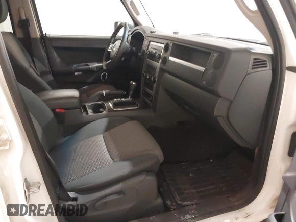 2010 Jeep Commander Sport z VIN 1J4RG4GK7AC132121, wystawiony jako IAAI lot #41187854 z przebiegiem 155 413 mil mil oraz . Historia ofert i sprzedaży dostępna na DreamBid. Obrazek 5.
