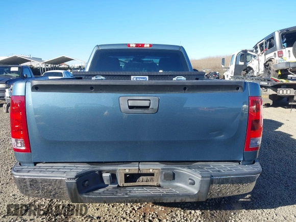 2011 GMC Sierra 1500 Work Truck z VIN 1GTN1TEX2BZ296292, wystawiony jako IAAI lot #41430732 z przebiegiem 150 317 mil mil oraz . Historia ofert i sprzedaży dostępna na DreamBid. Obrazek 17.