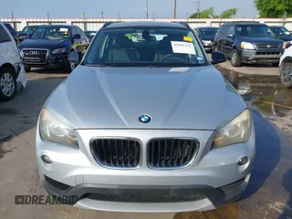2014 BMW X1 sDrive28i z VIN WBAVM1C51EVW52544, wystawiony jako IAAI lot #41901275 z przebiegiem 117 832 mil mil oraz . Historia ofert i sprzedaży dostępna na DreamBid. Obrazek 13.