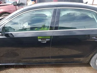 2015 Volkswagen Passat 1.8T Limited Edition with VIN 1VWAT7A31FC111352, listed as a IAAI auction lot 41575307 with 130,080 mi miles. Bid and sale history available at carsss.com. Image 14.