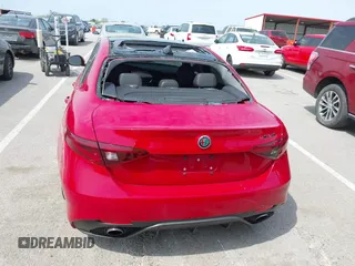 2018 Alfa Romeo Giulia z VIN ZARFAEDNXJ7571486, wystawiony jako IAAI lot #42023221 z przebiegiem 95 424 mil mil oraz . Historia ofert i sprzedaży dostępna na DreamBid. Obrazek 16.