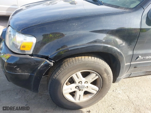 2007 Ford Escape Hybrid with VIN 1FMCU59H77KB97749, listed as a IAAI auction lot 41403183 with 1 mi miles. Bid and sale history available at carsss.com. Image 6.