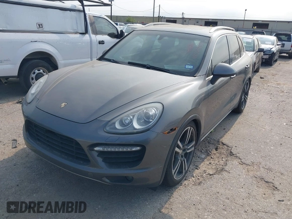 2012 Porsche Cayenne Turbo с VIN WP1AC2A29CLA80486, выставлен на аукционе IAAI как лот 42324263 с пробегом 106 588 миль миль и . История ставок и продаж доступна на DreamBid. Изображение 17.