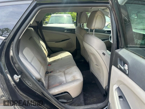 2016 Hyundai Tucson SE z VIN KM8J3CA43GU145854, wystawiony jako Copart lot #59172555 z przebiegiem 221 398 mil mil oraz Czysty tytuł • Clean title. Historia ofert i sprzedaży dostępna na DreamBid. Obrazek 6.