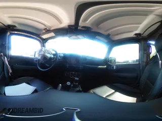 2021 Jeep Gladiator High Altitude z VIN 1C6HJTFG1ML597581, wystawiony jako IAAI lot #42191690 z przebiegiem 47 740 mil mil oraz . Historia ofert i sprzedaży dostępna na DreamBid. Obrazek 18.