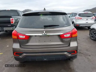2019 Mitsubishi Outlander ES z VIN JA4AR3AU8KU032942, wystawiony jako IAAI lot #41018878 z przebiegiem 102 263 mil mil oraz . Historia ofert i sprzedaży dostępna na DreamBid. Obrazek 17.