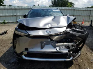2023 Toyota bZ4X XLE z VIN JTMABACA9PA008983, wystawiony jako Copart lot #58891994 z przebiegiem Nie podano mil oraz Szkoda całkowita • Salvage title. Historia ofert i sprzedaży dostępna na DreamBid. Obrazek 5.