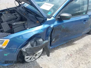 2015 Volkswagen Jetta SE с VIN 3VWD17AJ3FM231847, выставлен на аукционе IAAI как лот 42606494 с пробегом 195 730 миль миль и . История ставок и продаж доступна на DreamBid. Изображение 16.