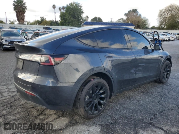 2024 Tesla Model Y Long Range z VIN 7SAYGDEE4RA229466, wystawiony jako Copart lot #45163325 z przebiegiem 13 748 mil mil oraz Szkoda całkowita • Salvage title. Historia ofert i sprzedaży dostępna na DreamBid. Obrazek 3.