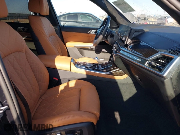 2024 BMW X7 xDrive40i with VIN 5UX23EM09R9S27315, listed as a IAAI auction lot 41978380 with 27,769 mi miles. Bid and sale history available at carsss.com. Image 5.