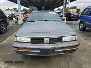 1988 Oldsmobile Cutlass z VIN 2G3AJ5133J2335499, wystawiony jako Copart lot #44587035 z przebiegiem 90 432 mil mil oraz Tytuł czysty. Historia ofert i sprzedaży dostępna na DreamBid. Obrazek 5.
